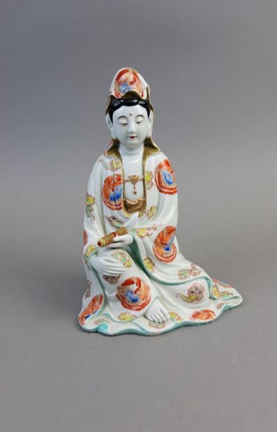 null CHINA, Modern period 

Woman in polychrome enamelled porcelain, gilded highlights....