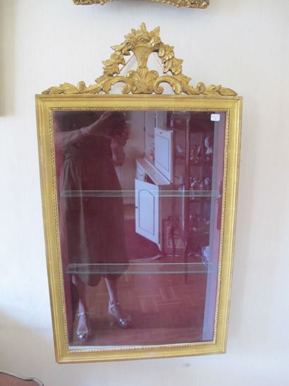 null Wall-mounted display case, in gilded wood carved with pearl nets and a flowered...