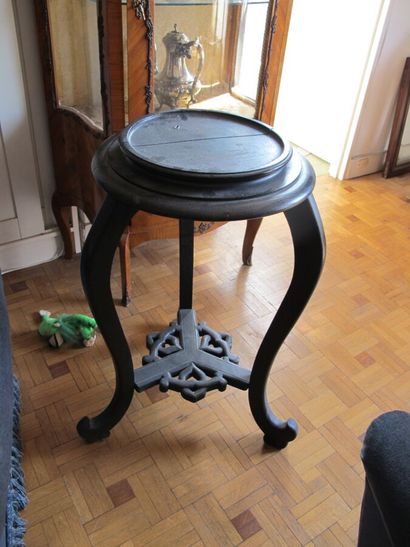 null CHINA, Modern period

Tripod stand in moulded and carved blackened wood. 

H....