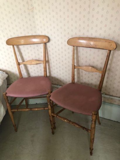 null Paire de chaises en bois clair à dossier bandeau.

Travail XIXe siècle.