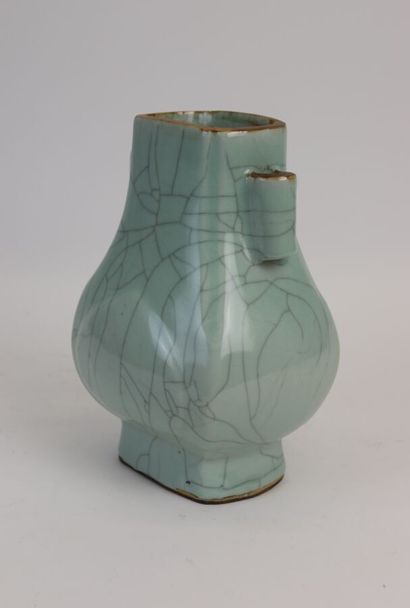 null CHINA, 20th century

Celadon enameled porcelain fanghu vase. 

H. 25 cm
