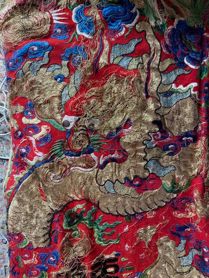 null CHINA, 20th century

Embroidered fabric with a dragon and small mirrors on the...