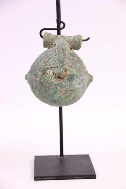 null VIETNAM, Dong Son culture, 1st millennium BC

Pair of ritual bells decorated...