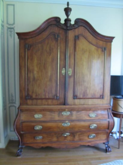 null Mahogany and mahogany veneer cabinet, with two bodies opening to two doors in...