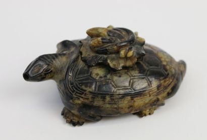 null 
CHINA, 20th century




Stone turtle forming a brush or box. L. : 11 cm. 
...