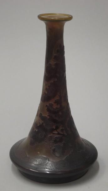 GALLE Émile (1846-1904) Vase balustre. Epreuve de tirage industriel réalisée en verre...