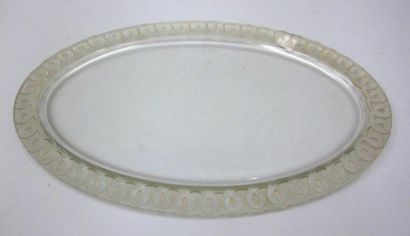R. Lalique Plateau ovale "Galon" (crée en 1936) en verre blanc moulé pressé pati...