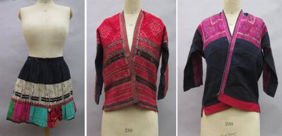 null Ensemble de vêtements traditionnels Chinois comprenant 2 tabliers 2 jupons plissés...