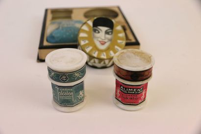 null Tokalon - (années 1920)

Coffret comprenant un savon parfumé, une boite de poudre...