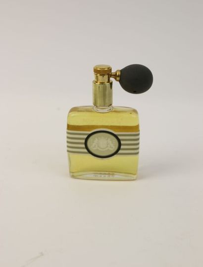null Parfums Jalique - (années 1950)

Présenté dans son coffret en carton gainé de...