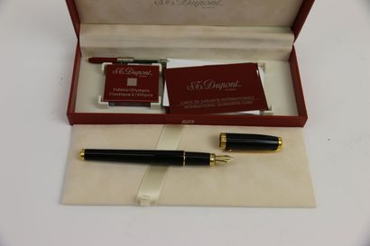null DUPONT

Gold plated and black lacquer fountain pen model "fidelio", 14k nib.

(Very...