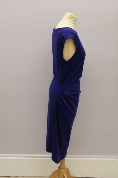 null DIANE DE FURSTEMBERG 

Lot de deux robes

L'une mi longue bleue. Taille 12 (Bon...