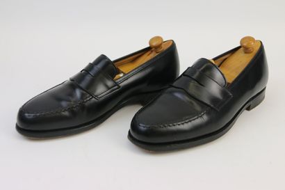 null CROCKETT & JONES

Pair of black leather loafers

Size 7E

(Small wear)

With...