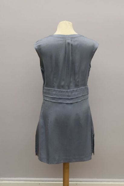 null EMPORIO ARMANI Jeans

Blue-gray sleeveless dress in curpo, closing with a zip...