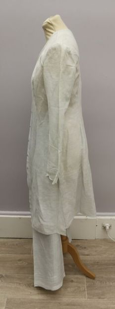 null Armand VENTILLO, 

set of pants and long shirt in very light blue silk and linen,...