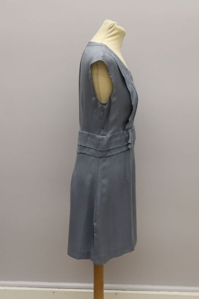 null EMPORIO ARMANI Jeans

Blue-gray sleeveless dress in curpo, closing with a zip...