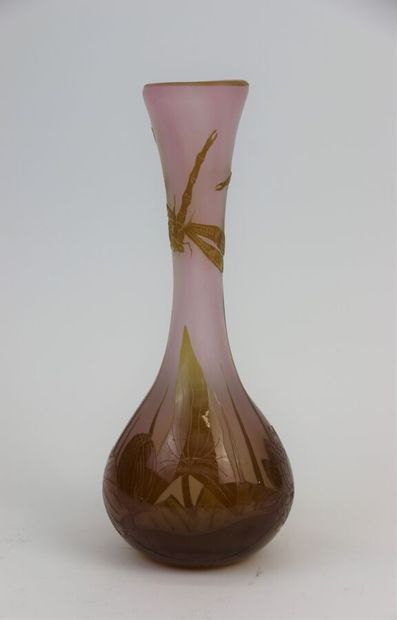 LAGNY 

Vase soliflore with long flared neck...