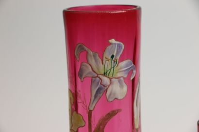 null LEGRAS - MONTJOYE 

Deux vases à talon renflé, en verre blanc nuancé rose et...
