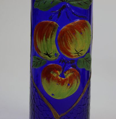 null LEGRAS - MONTJOYE

Vase cylindrique en verre moulé et teinté bleu à décor émaillé...