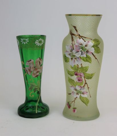 null LEGRAS - MONTJOYE

Vase with bulging heel out of green tinted glass with enamelled...