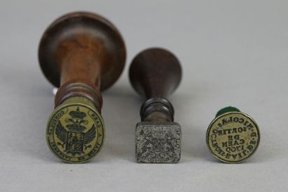 null Three wax seals, including : 

- one in silver from the Dutch Consulate in Caen,...