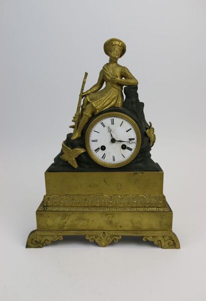 null A chased bronze clock with a green patina, showing a Scottish hunter holding...