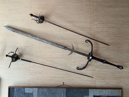 null Large sword with one and a half hands, blade with hook. Work of style

Length:...