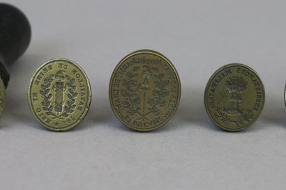 null Six wax seals in bronze, the handle in boxwood on one, of which: - Direction...