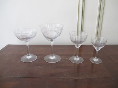 null Cut crystal service, including: 12 water glasses, 12 red wine glasses, 12 white...