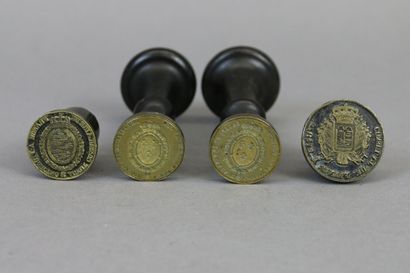 null Four wax seals in bronze, the handle in boxwood, including : - Consulate of...