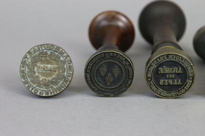 null Six wax seals in bronze, the handle in boxwood on three, of which : - Army of...