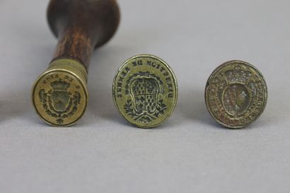 null Five wax seals in bronze, the handle in wood on the one, of which: - Provincial...