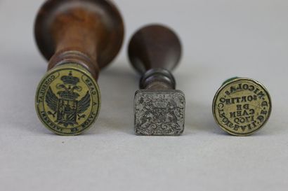 null Three wax seals, including : 

- one in silver from the Dutch Consulate in Caen,...