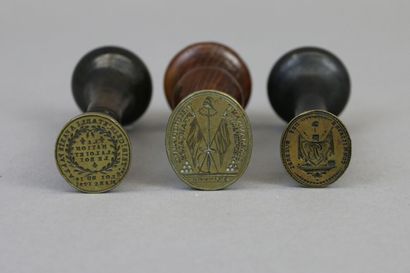 null Three wax seals in bronze, the handle in boxwood, including : - The Nation The...