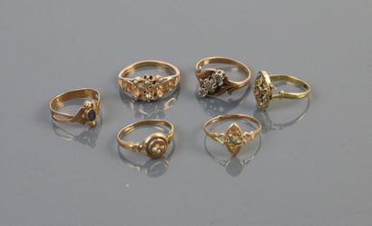 null Lot of six rings in yellow gold 750°/°°, chased and engraved, set with stones...