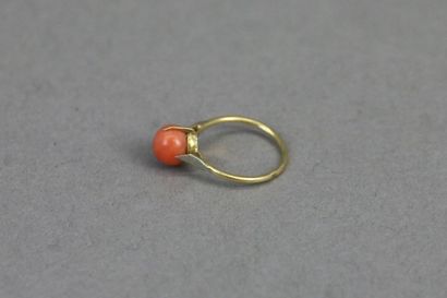 null Yellow gold ring set with a ball of coral in claw setting.

TDD: 44

Gross weight:...