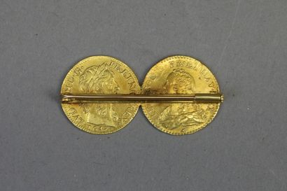 null Two gold Louis mounted in brooch, years 1642 and 1726.

Weight: 17,8 g