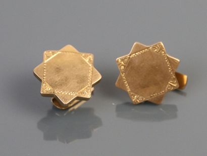 null Four breastplate buttons in yellow gold 750°/°°, forming an eight-pointed star....