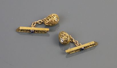 null Pair of cufflinks in yellow gold 585°/°°, with chased decoration and each set...