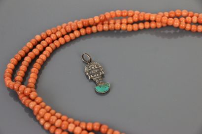 null Necklace with three rows of coral beads, silver metal clasp topped by a coral...