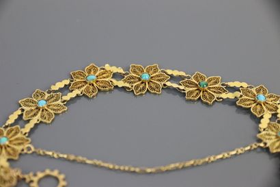 null Bracelet en or jaune 750°/°° composé de sept maillons en forme de fleurs en...