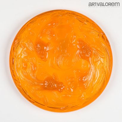null VERLYS

Coupe circulaire sur pieds en verre pressé-moulé teinté orange à décor...