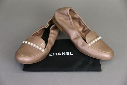 CHANEL
Pair of metallic pink leather moccasins/ballerinas,...
