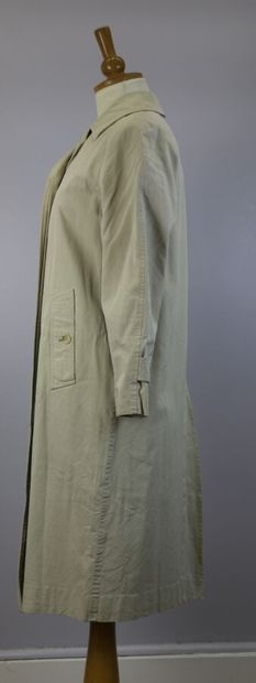 null BURBERRY'S
Gabardine en coton beige, deux poches latérales, avec sa ceinture.
Taille...