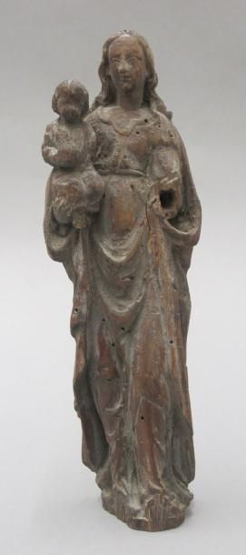 null Vierge à l'enfant en bois sculpté, XVII°siècle. Ht: 25 cm Expert: Laurence ...
