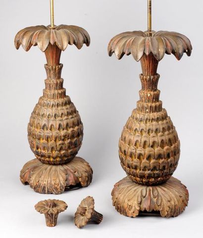 null Deux pieds de lampe, ananas en bois sculpté et peint, monté en lampe. Travail...