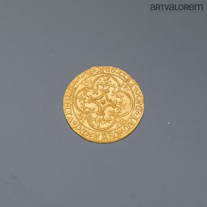 null CHARLES VI (1380-1422)
Écu d'or à la couronne .
R/ Croix fleurdelisée et feuillue...