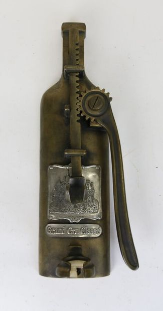 Wall-mounted corkscrew in patinated bronze...
