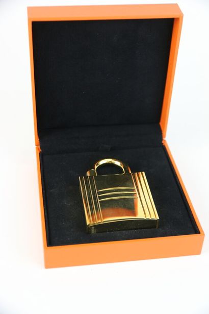 null Hermès - "24 Faubourg" - (1995)
Jewelry box in cardboard covered with titled...