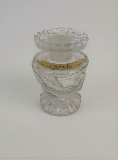 null Lanselle - "Valenciennes" - (1945)
Bottle in colorless pressed glass of cylindrical...